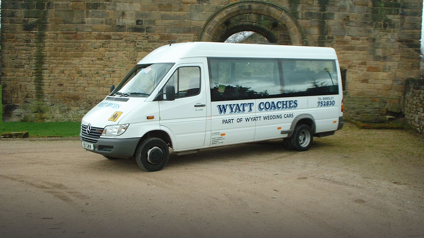 The Benefits of providing a coach hire service on your wedding day