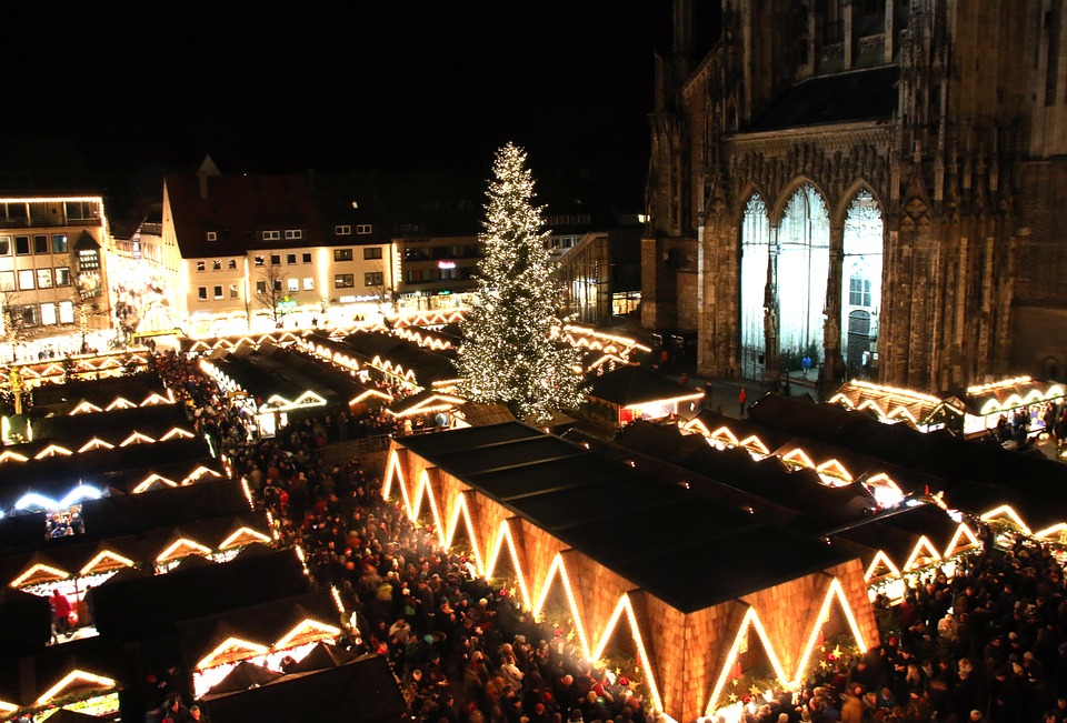 What are the top places to go abroad for Christmas and New Years? [ Infographic ]