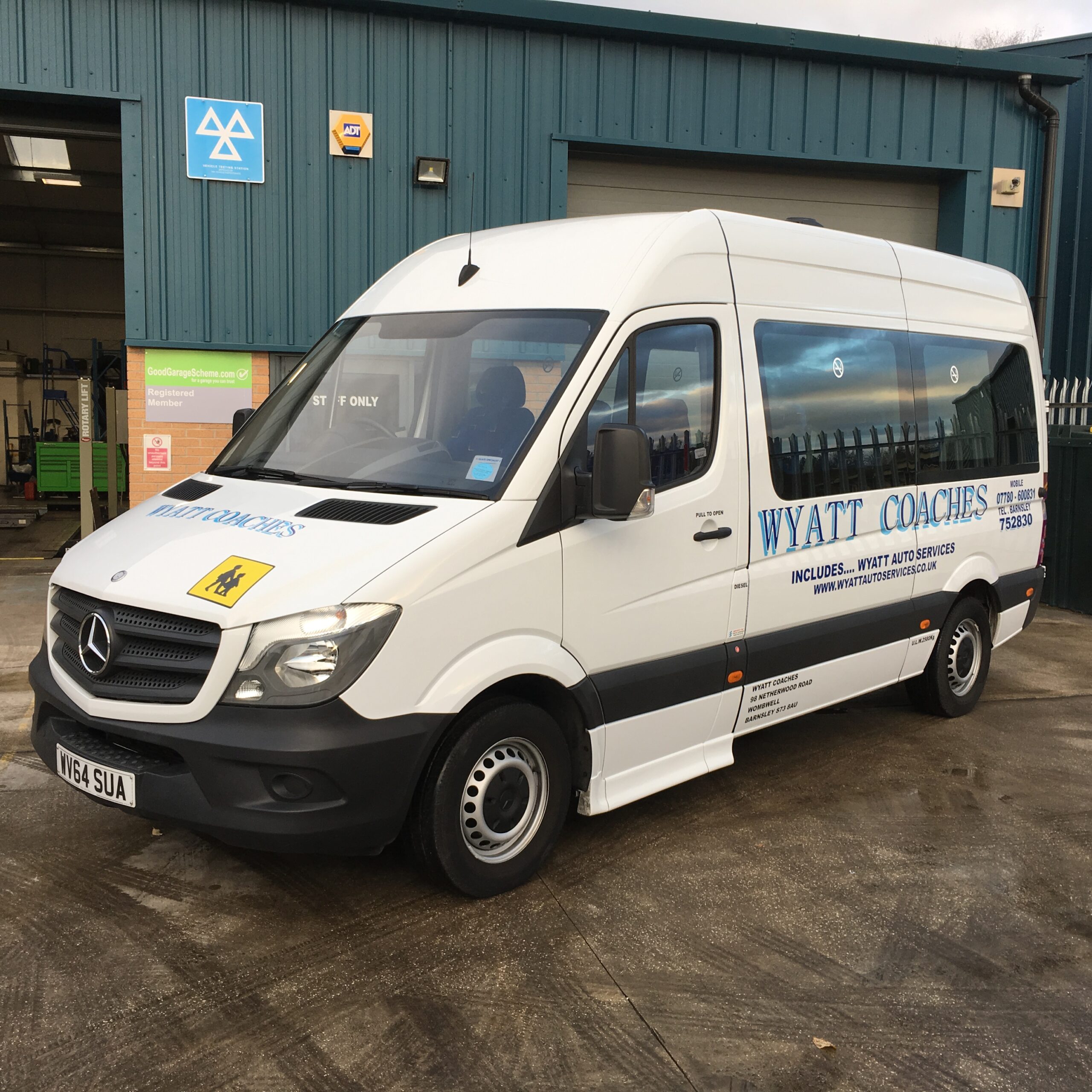 5 reasons to choose Wyatt Coaches for your minibus with driver